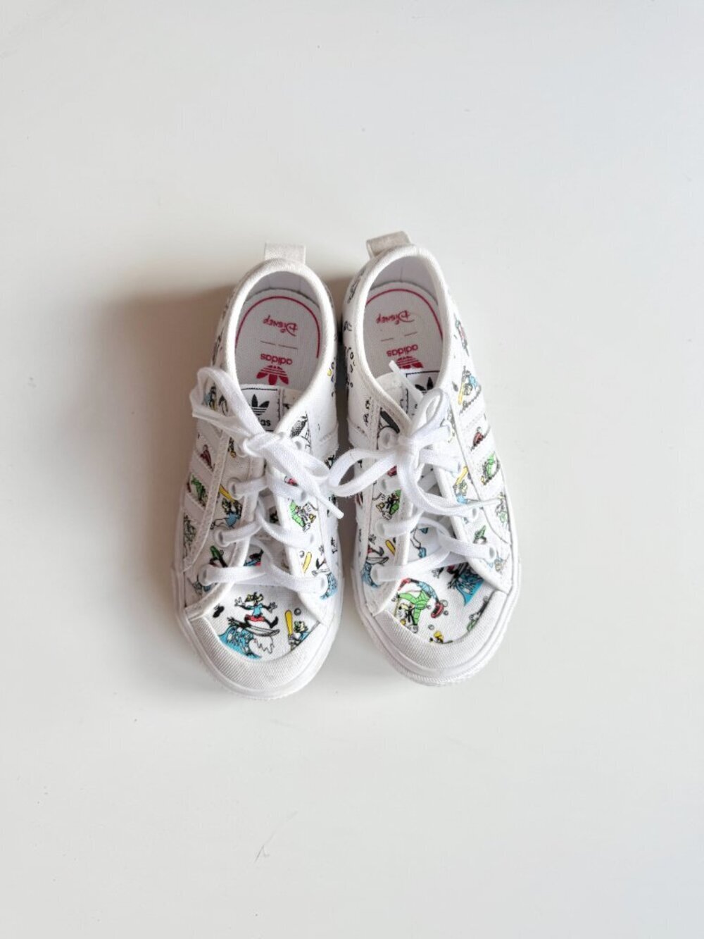 Kids' ADIDAS x DISNEY Nizza Goofy White Canvas Low Top Sneakers, Size 13 - Picture 2 of 15